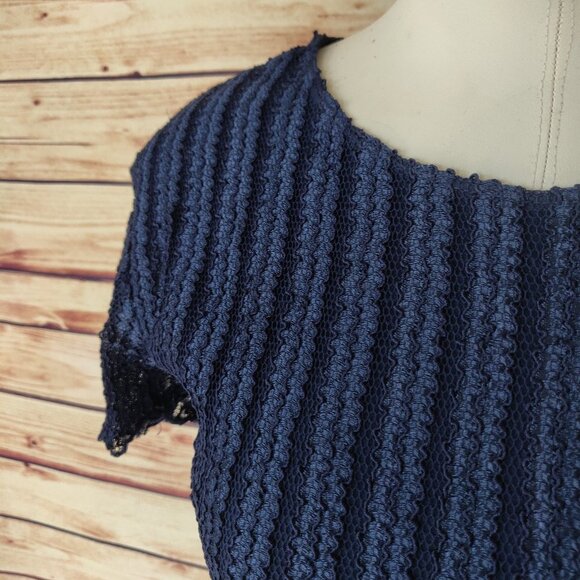 Vintage Blue Lace Open Back Tee - Picture 3 of 4